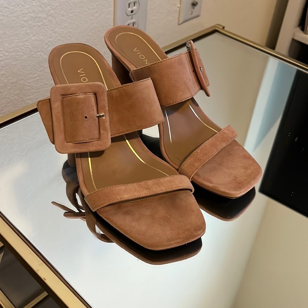 Tan suede vionic shoes arch support all day wear block heels with big buckle